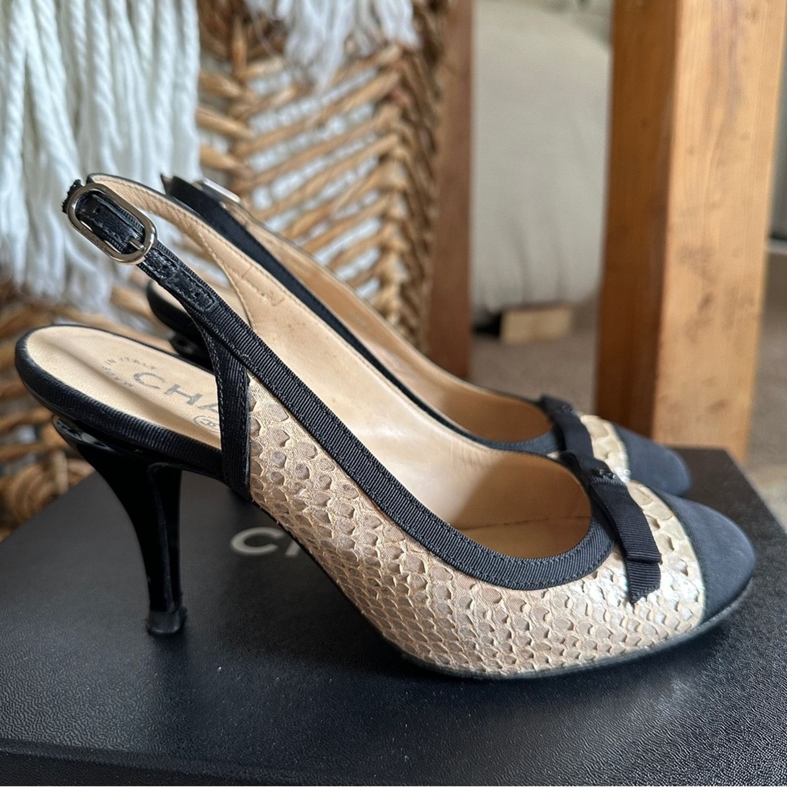 Chanel CHANEL Canvas Python Leather Bow Slingback Pump Sz. 36 Size US 6 / IT 36 - 5 Thumbnail
