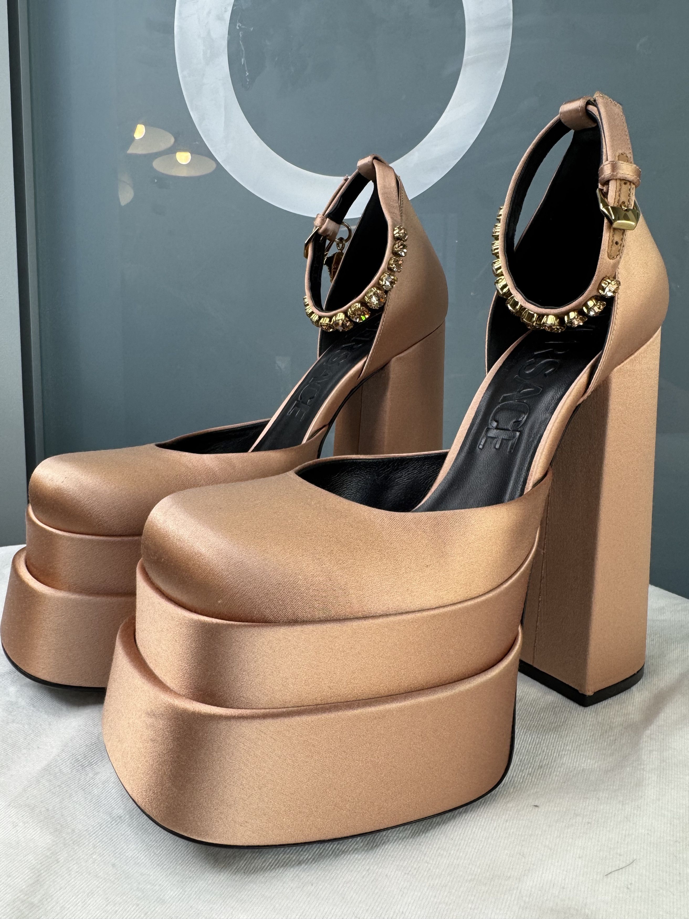 Versace Versace Pink Satin Medusa Platforms Size US 8.5 / IT 38.5 - 5 Thumbnail