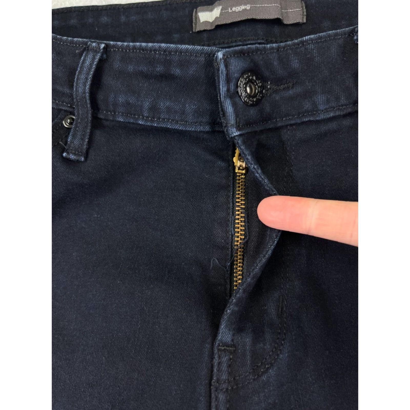Levi's VINTAGE? No, Levis Jeans Womens 14 Blue Denim Jeans Tapered Legging Dark Wash Mid Rise 32x28 Size 36" / US 14 / IT 50 - 5 Thumbnail