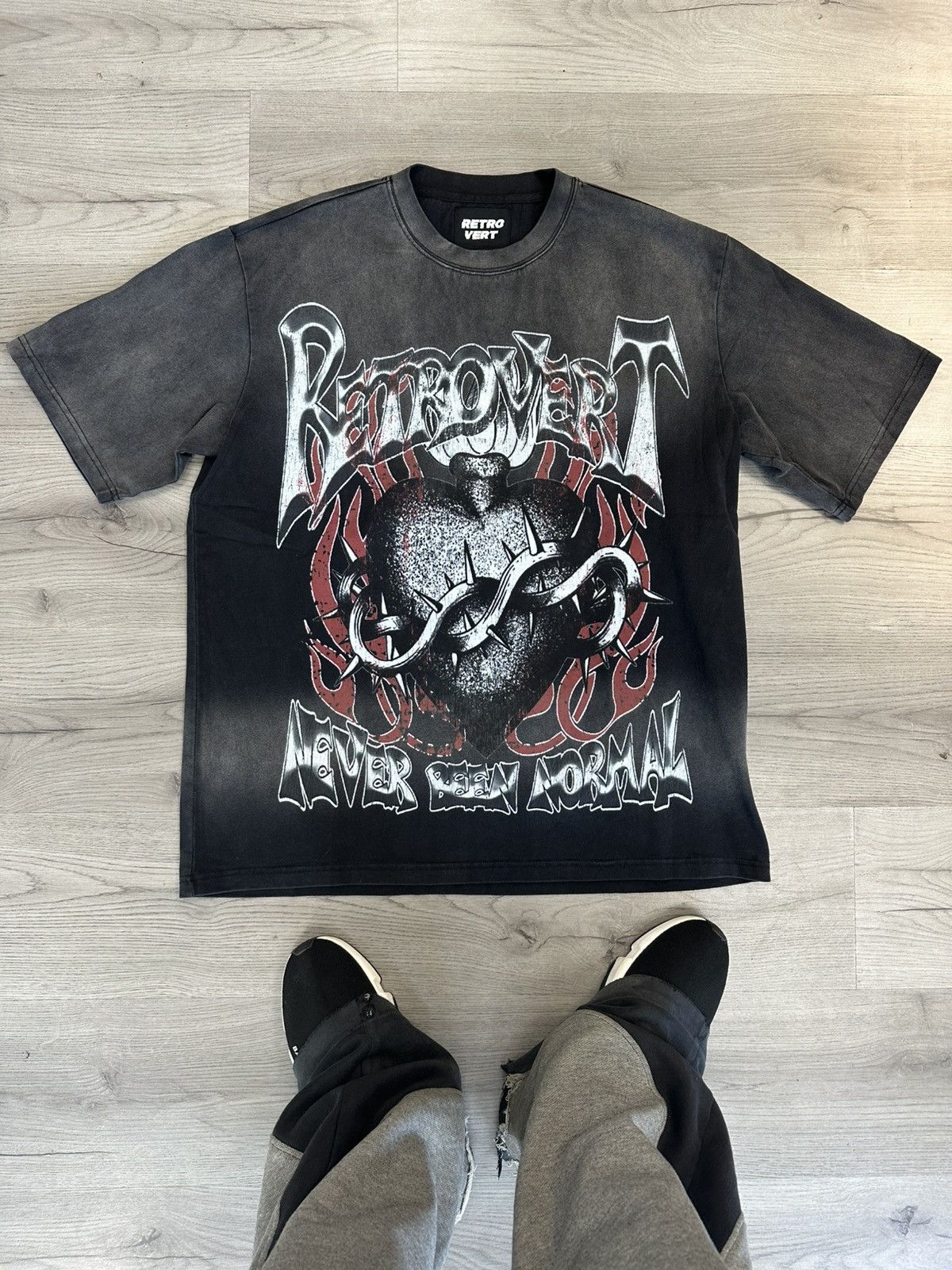 RETROVERT Retrovert Heart Thorn T-Shirt Black Size US XL / EU 56 / 4 - 1 Thumbnail