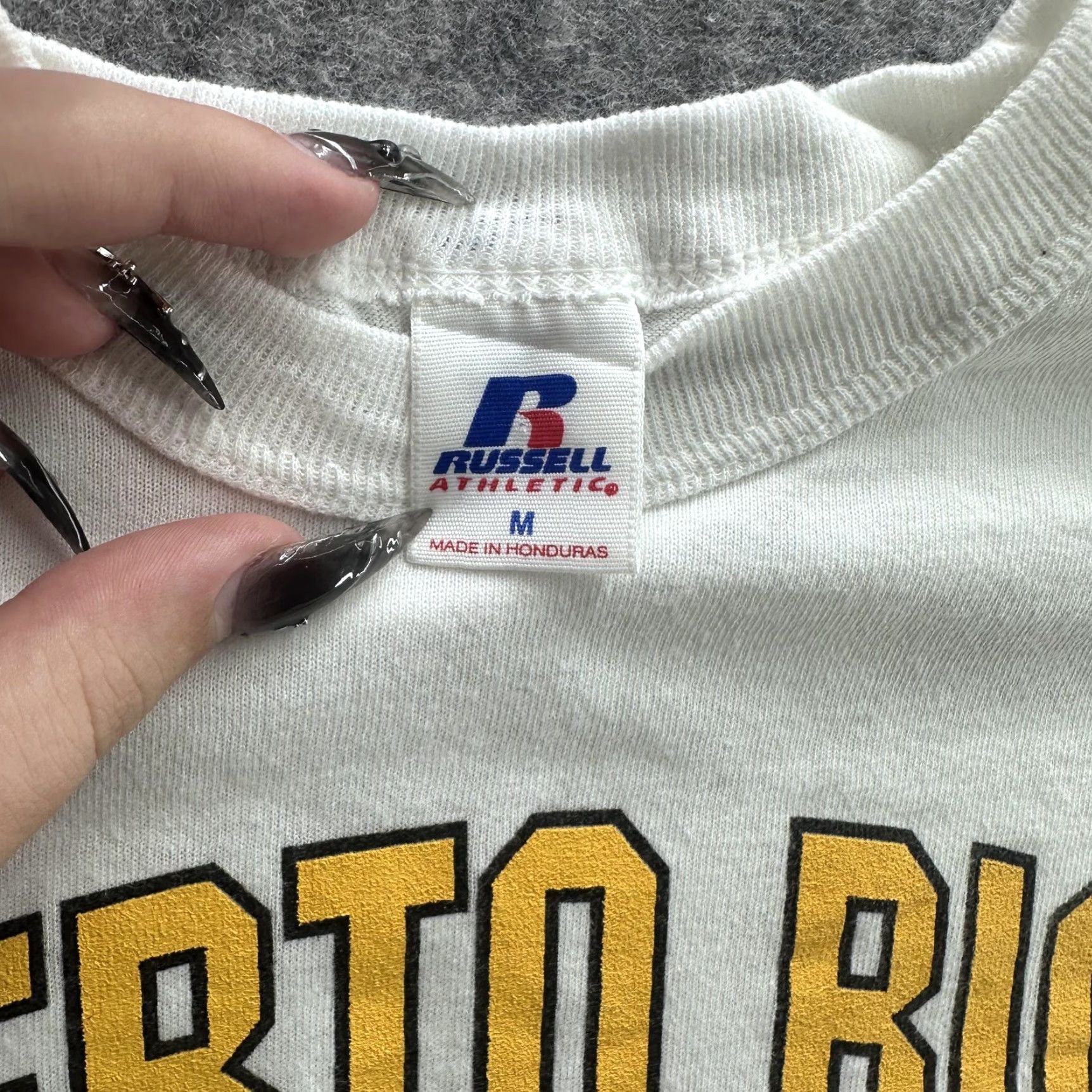 Russell Athletic VINTAGE Puerto Rico Beisbol 21 Shirt Mens Medium White Russell Athletic Crew Neck Graphic Print T-Shirt Size US M / EU 48-50 / 2 - 3 Thumbnail
