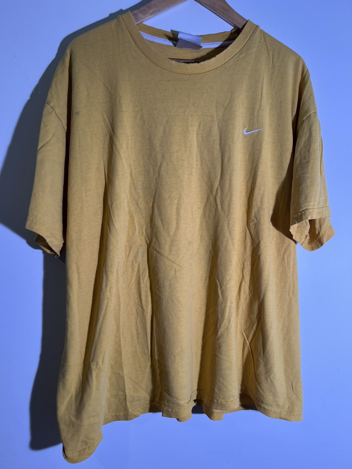 Nike 90’s 2000’s Y2K VTG Vintage Nike Yellow Check Swoop T Shirt Size US XL / EU 56 / 4 - 1 Thumbnail