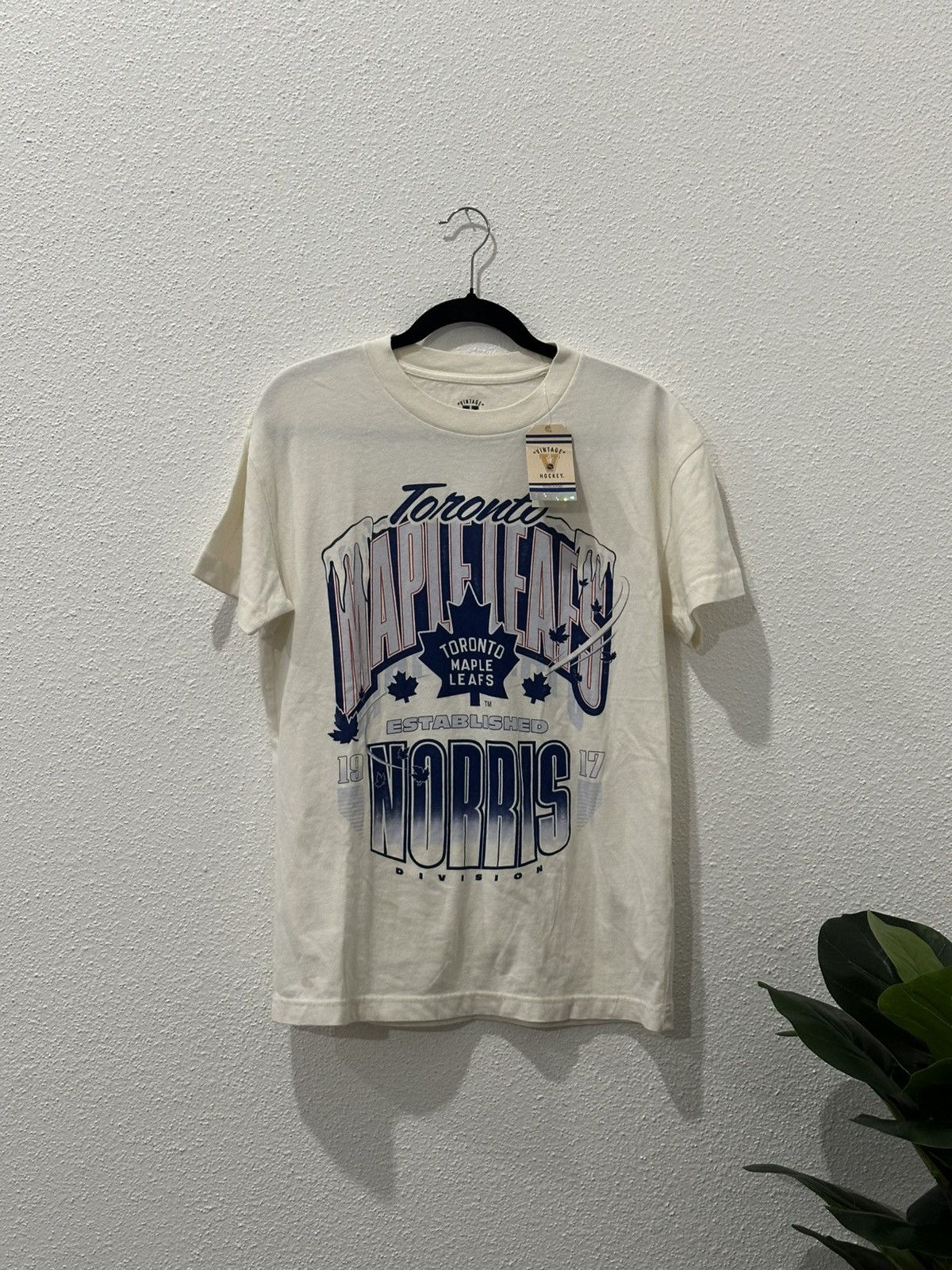 NHL BNWT Toronto Maple Leafs Vintage Hockey NHL TShirt Size S Size US S / EU 44-46 / 1 - 1 Thumbnail