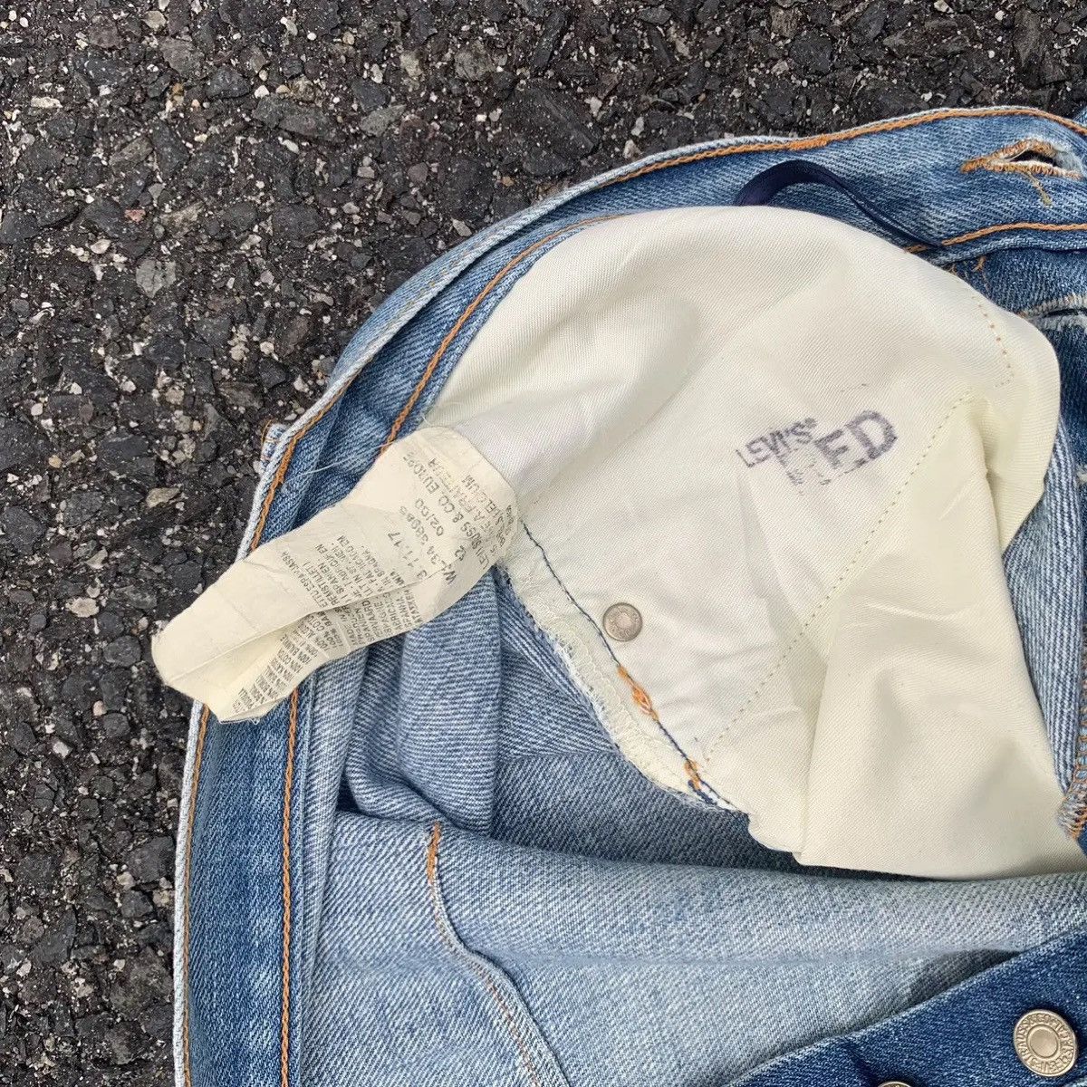 LVC ‼️STEALS‼️ Levi’s Jeans 33x31 Single Pocket Back Denim Pants Size US 33 - 9 Thumbnail