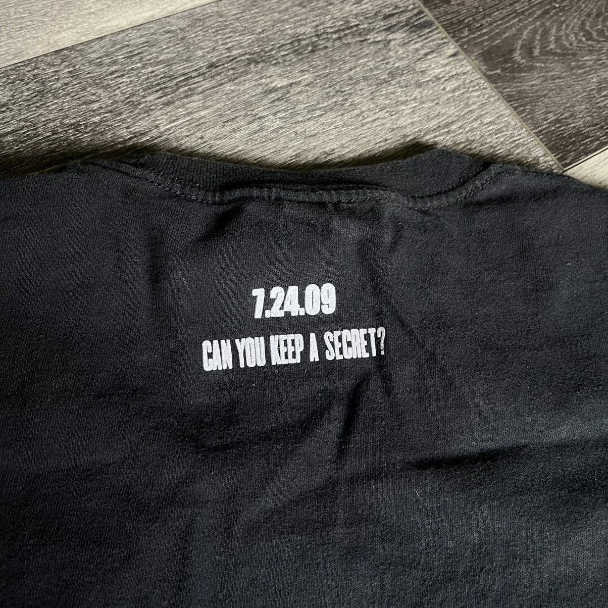 Vintage Vintage 2009 Orphan Horror Movie Promo Something Wrong Tee Size US L / EU 52-54 / 3 - 4 Thumbnail