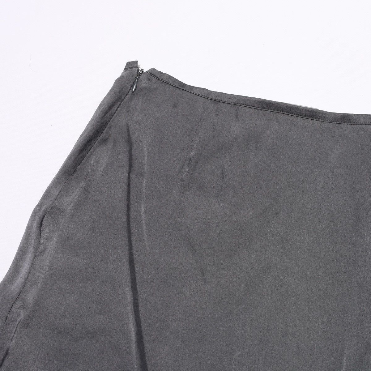 John Galliano Galliano Silk Mid Skirt Washed Grey with Brooch Size 27" / US 4 / IT 40 - 13 Thumbnail