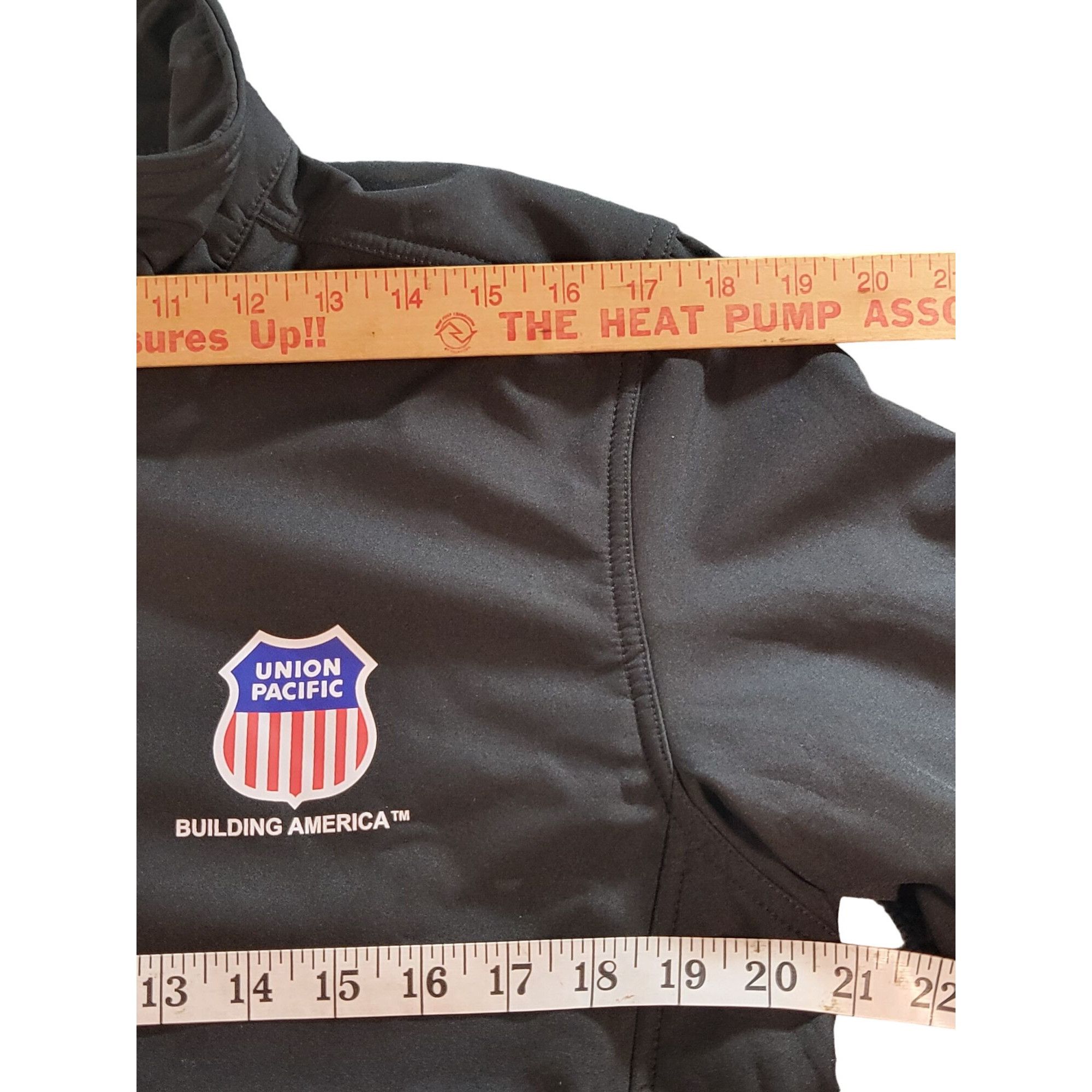 Other Elevate Maxson Union Pacific Softshell Jacket Men Sz M Build Size US M / EU 48-50 / 2 - 5 Thumbnail