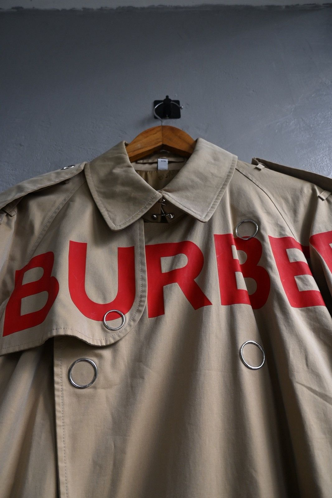 Burberry Burberry SS19 by R. Tisci horseferry garbadine trench coat Size US M / EU 48-50 / 2 - 9 Thumbnail