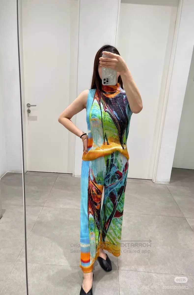 Issey Miyake Issey Miyake Sleeveless Vest, Tropical Frost Size L / US 10 / IT 46 - 8 Thumbnail