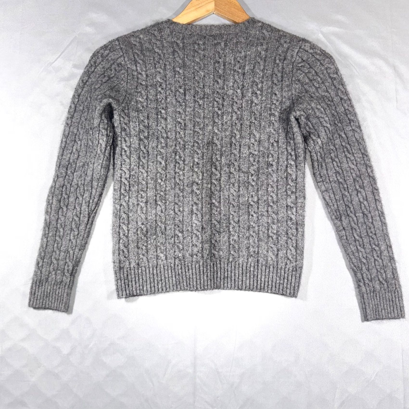 Ralph Lauren VINTAGE? (No) Actually not vintage. Lauren Ralph Lauren Sweater Womens Small Gray 100% Cashmere V Neck Cable Size S / US 4 / IT 40 - 2 Thumbnail