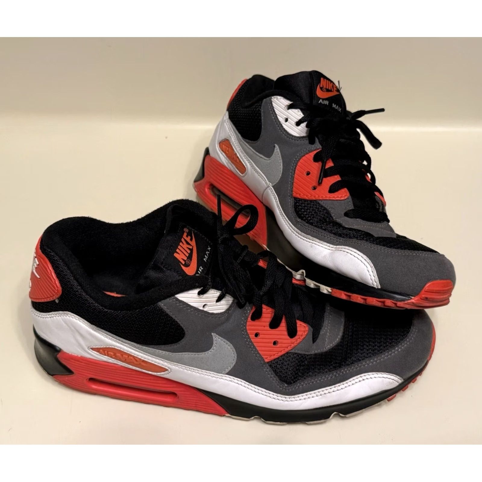 Nike Nike Air Max 90 Sneaker Men 2015 Size 13 US/47.5 EU Black/White/Gray Infrared Reversed OG 725233-006 Vintage: No Size US 12 / EU 45 - 2 Thumbnail