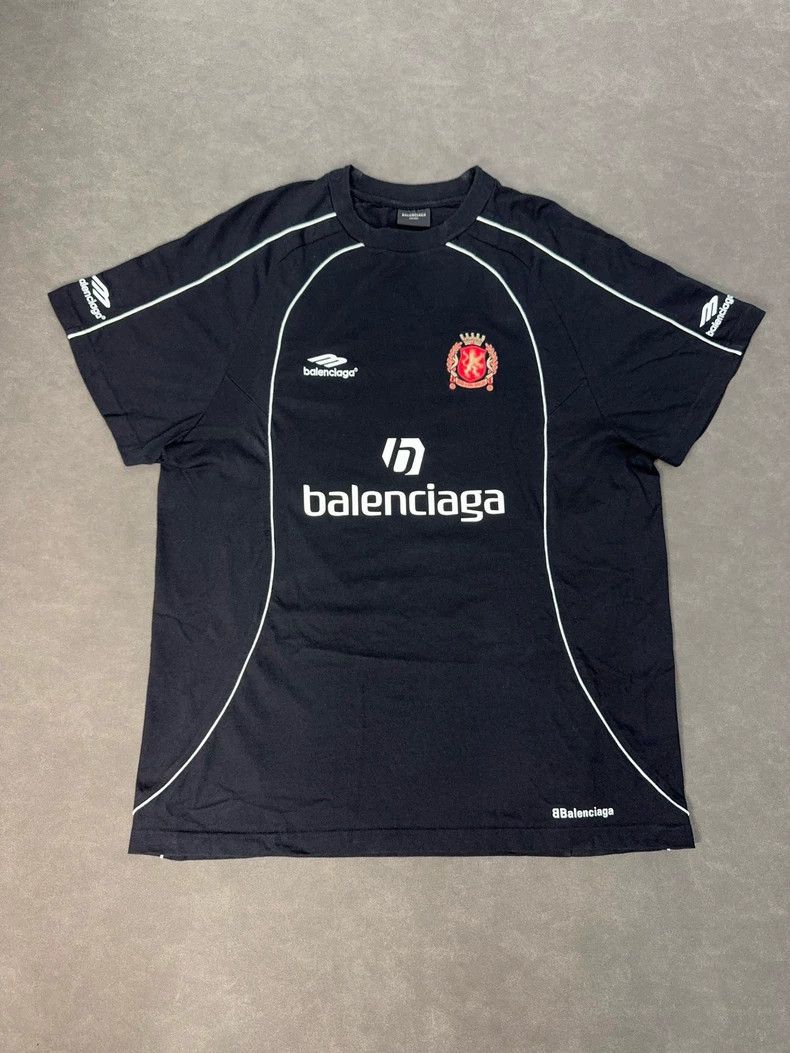 Balenciaga Balenciaga Black Manchester United letter logo short sleev Size US S / EU 44-46 / 1 - 2 Thumbnail