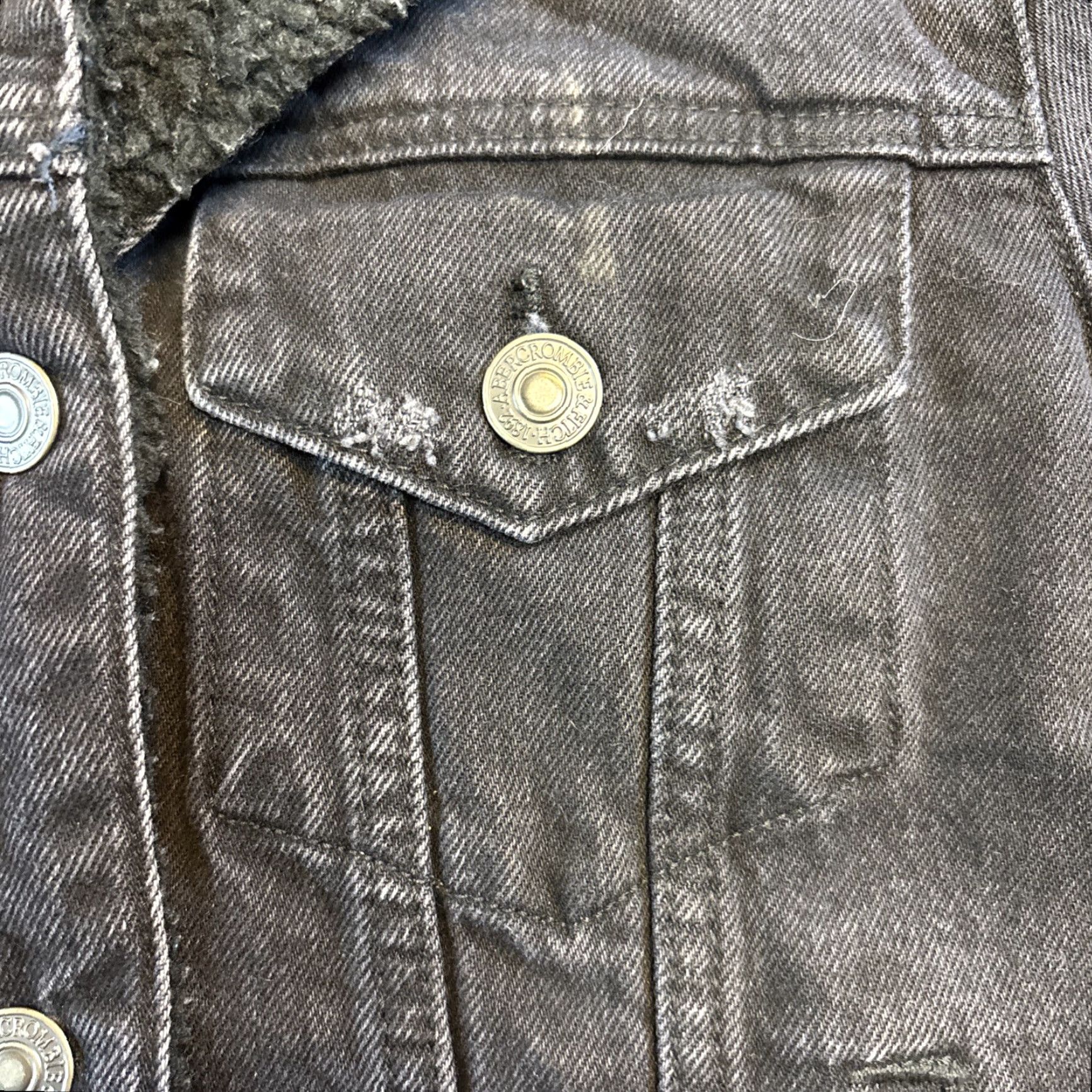 Abercrombie & Fitch VINTAGE Abercrombie & Fitch Black Denim Cropped Fur Sherpa Collar Jacket Coat Womens S Size S / US 4 / IT 40 - 3 Thumbnail