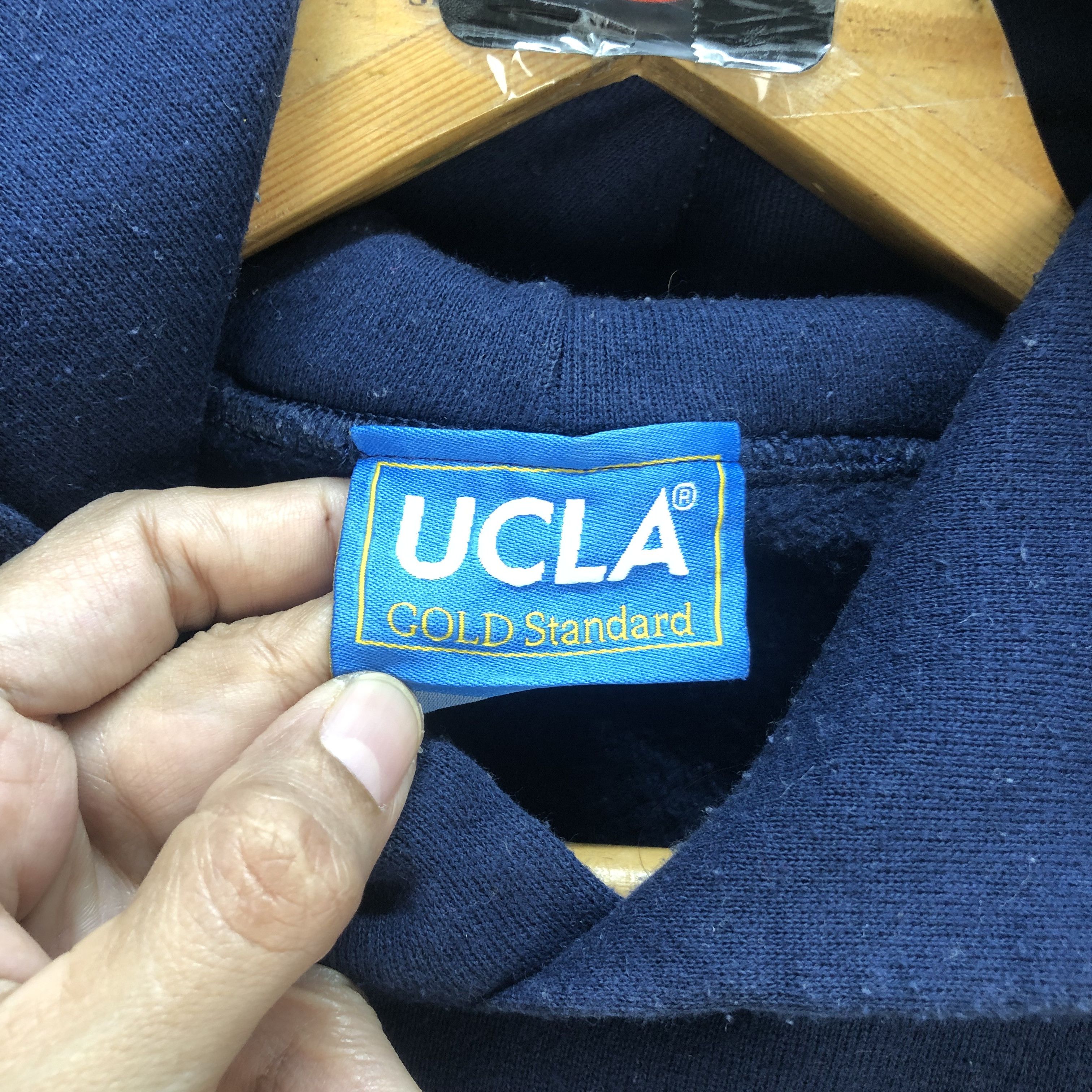 Vintage UCLA BIG LOGO PULLOVER HOODIES #7418-144 Size US XS / EU 42 / 0 - 6 Thumbnail