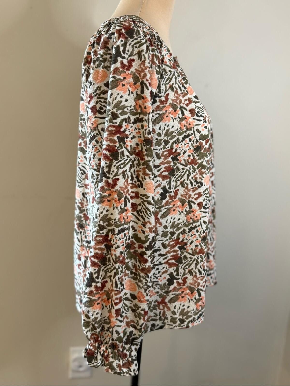 Other Jessica Simpson botanical top neutral hues long sleeves SM Size S / US 4 / IT 40 - 2 Thumbnail