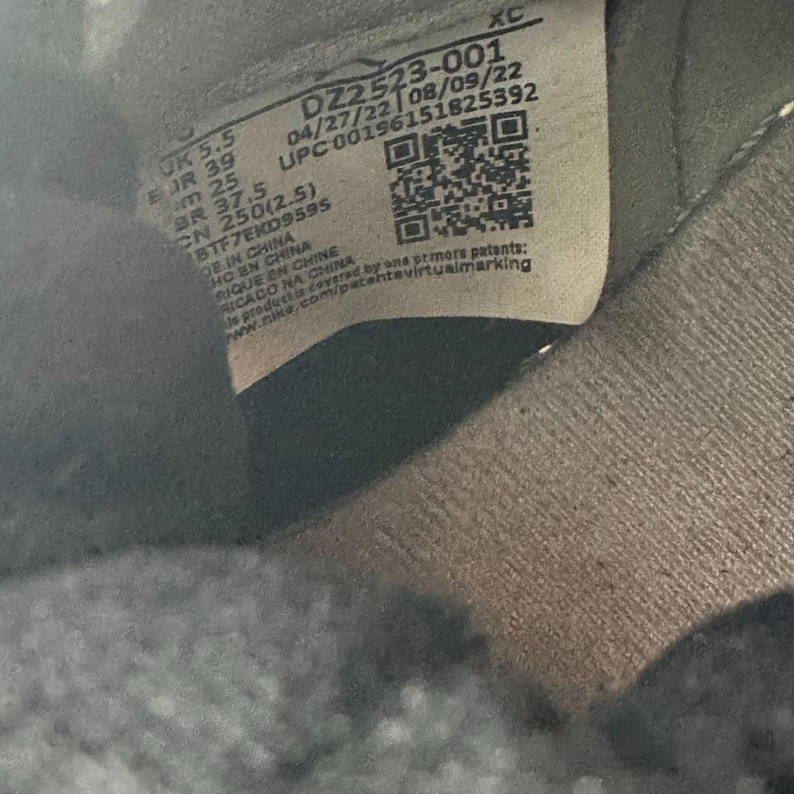 Jordan Brand Air Jordan 1 High OG “Twist 2.0” (Panda Pony Hair) — US 8 Size US 7.5 / IT 37.5 - 4 Thumbnail