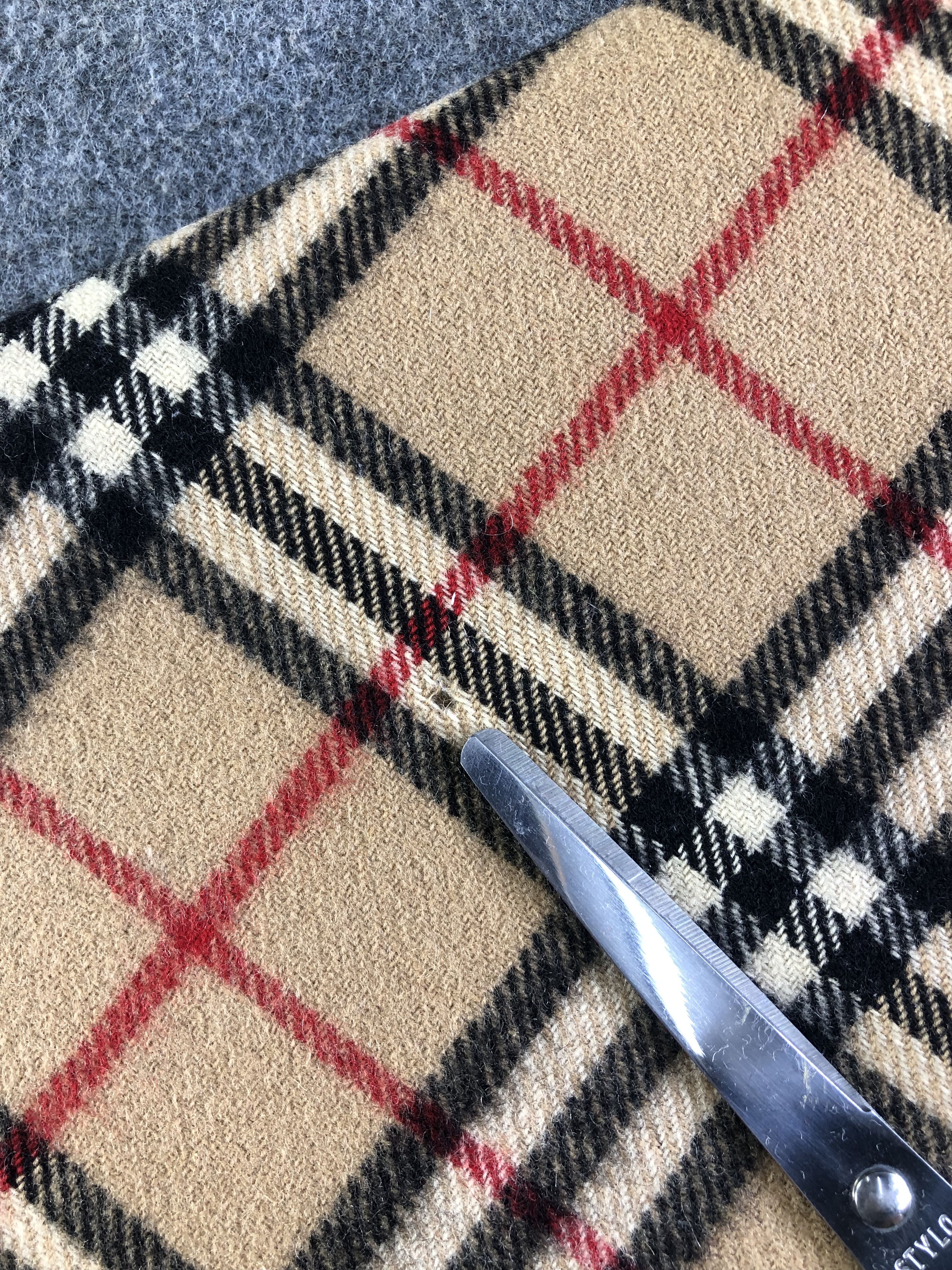 Burberry Burberrys Scarf / Muffler / Neckwear SS1368 Size ONE SIZE - 6 Thumbnail