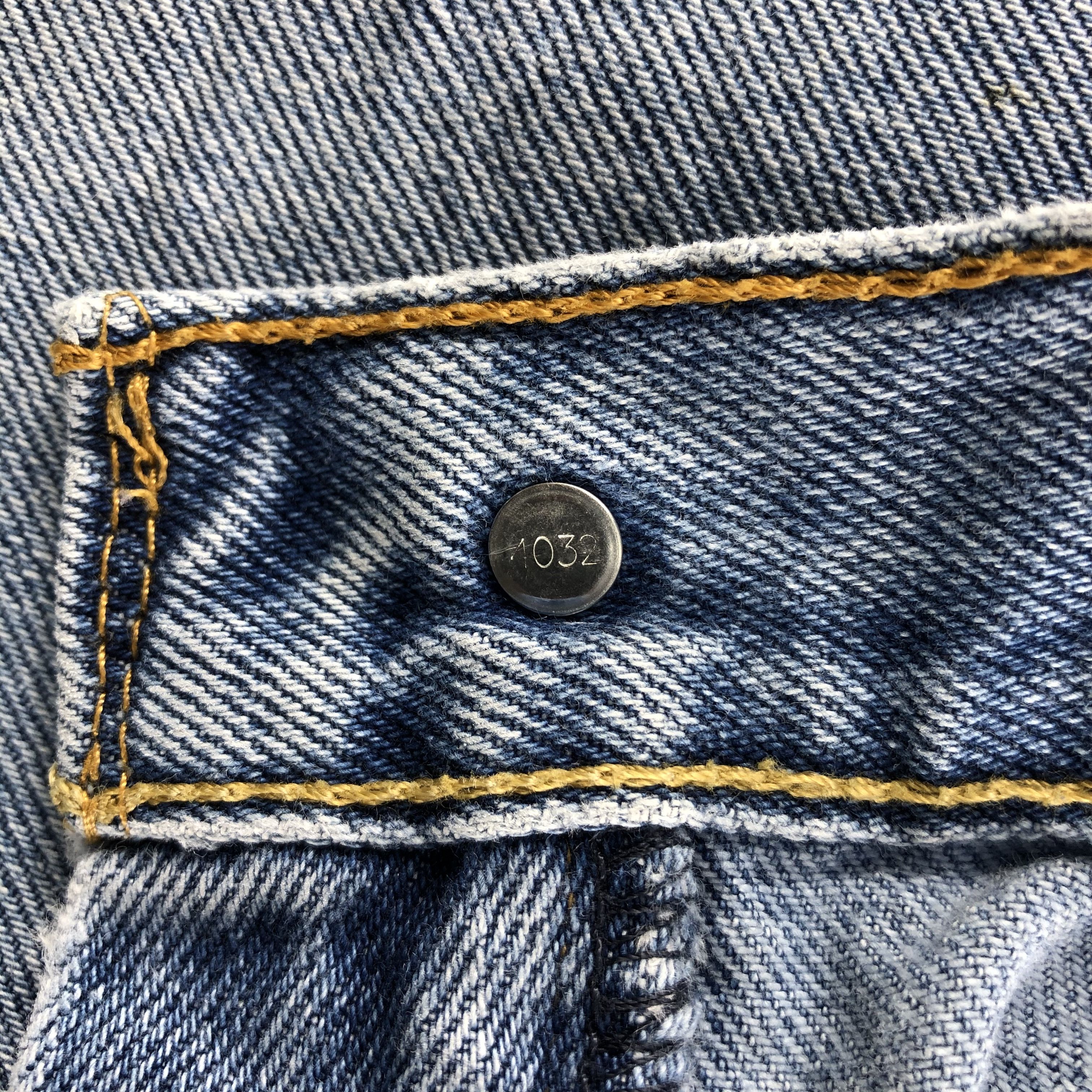 Levi's Light Wash Vintage Levis 505 Jeans-J1179 Size US 37 - 9 Thumbnail