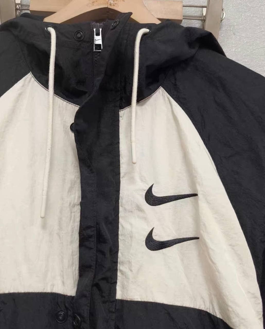 Nike Nike Swoosh Hooded Jacket Size US L / EU 52-54 / 3 - 3 Thumbnail