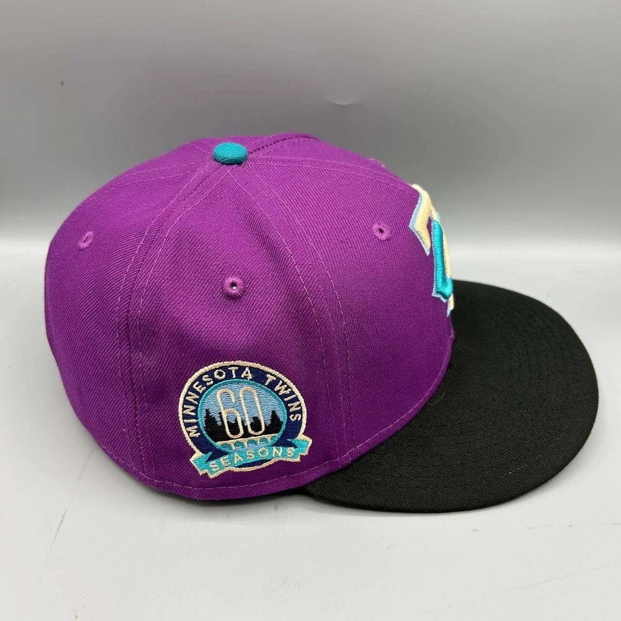 New Era Minnesota Twins Hat Men 7 1/4 Purple Black MLB Fitted Cap Size ONE SIZE - 6 Thumbnail