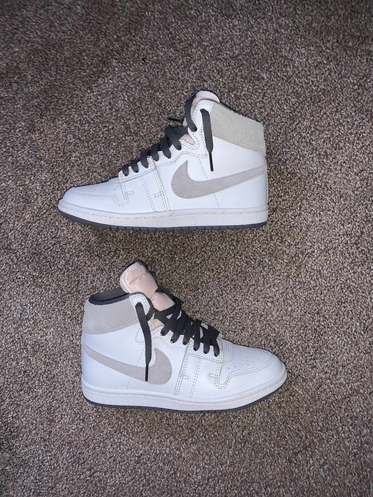 Jordan Brand Jordan Air Ship PE SP Summit White/Gunsmoke Size US 5 / EU 37 - 2 Thumbnail