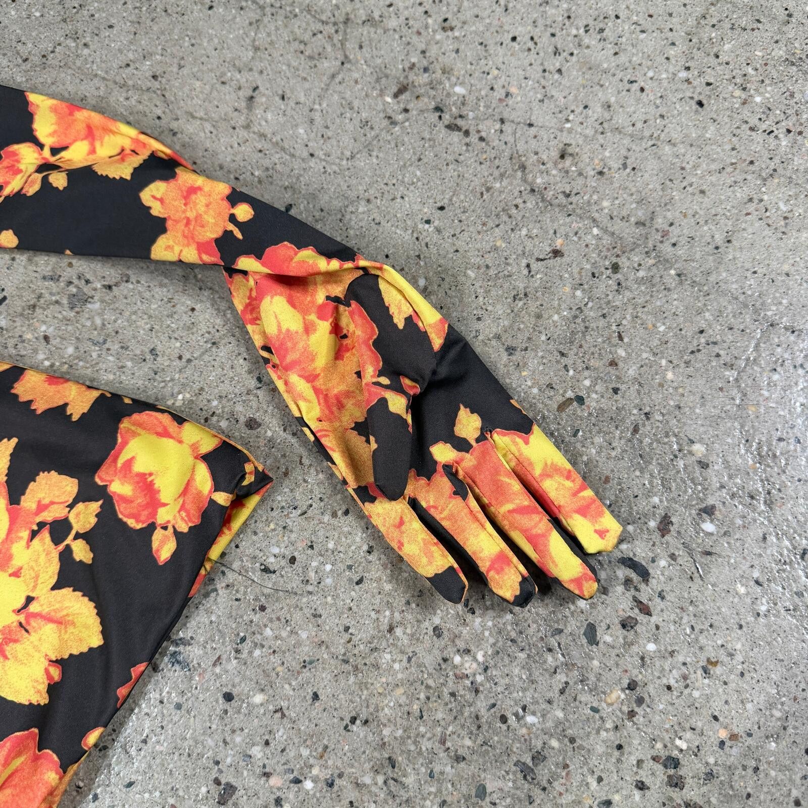 Vetements Vetements Acid Flower Gloved LS Size US S / EU 44-46 / 1 - 3 Thumbnail