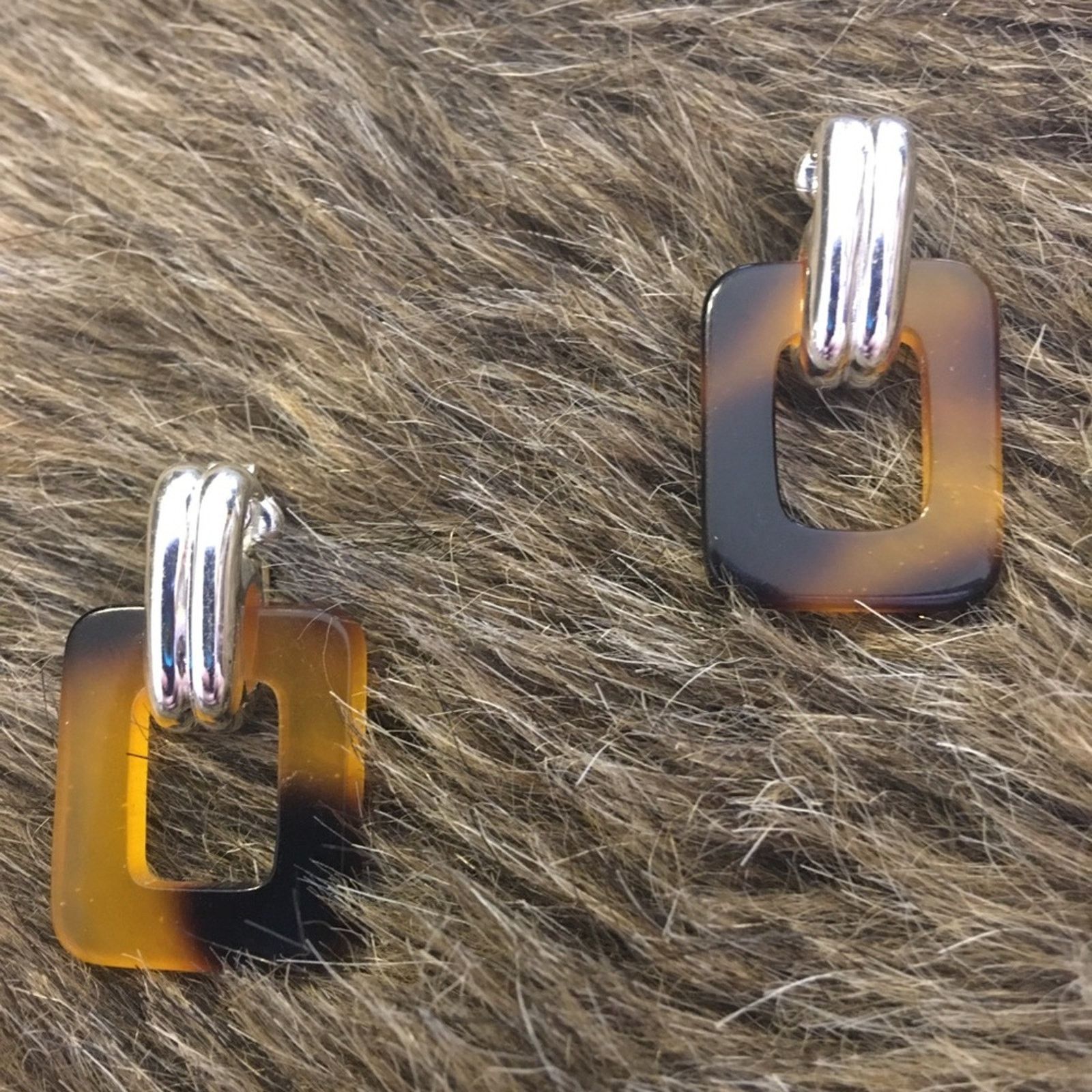 Vintage Vintage faux tortoise silver tone clip on earrings Size ONE SIZE - 1 Thumbnail