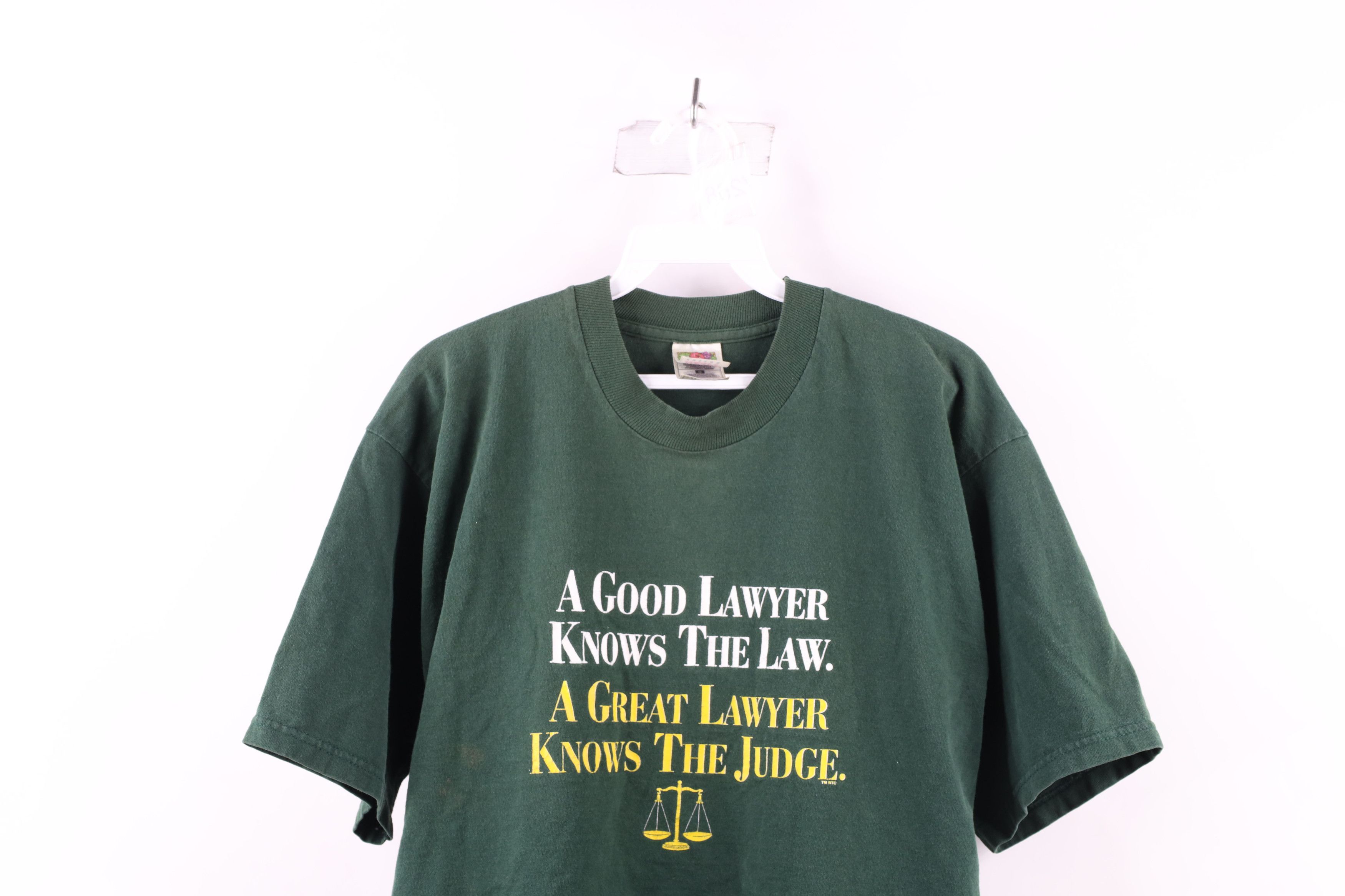 Vintage Vintage 90s Knows Law Great Lawyer Knows Judge T-Shirt Size US L / EU 52-54 / 3 - 2 Thumbnail