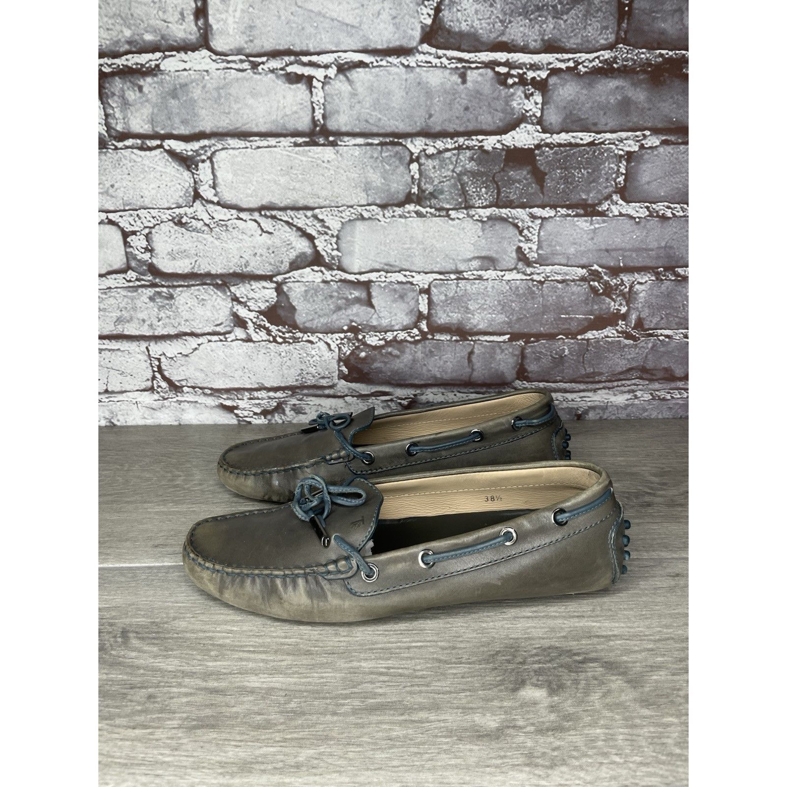 Tod's Tod's Gommino Gray Leather Moccasin Driving Loafers Women’s Size US 8 / IT 38 - 19 Thumbnail