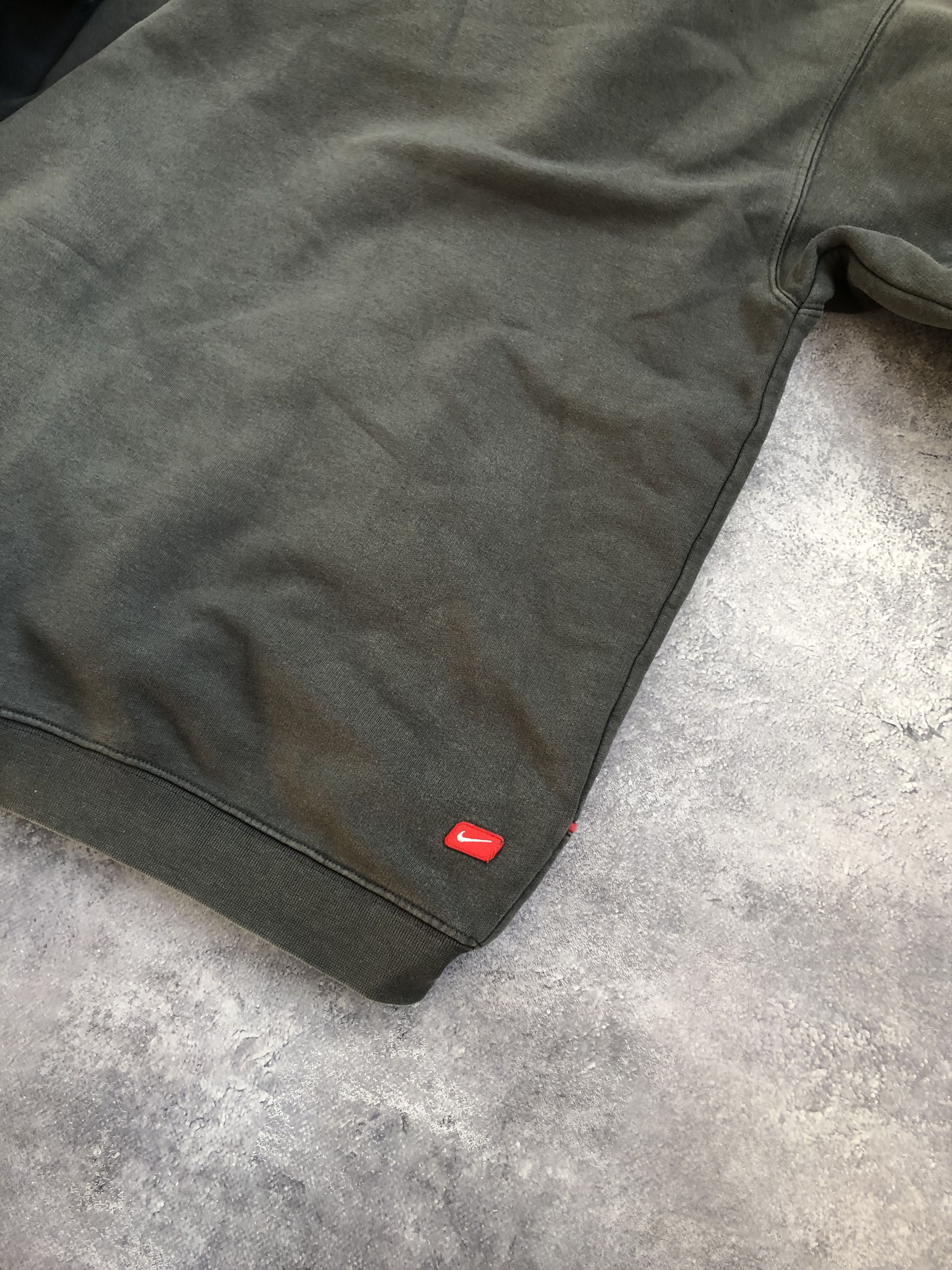 Nike NIKE Vintage Big Central Logo Fade Hoodie Streetwear Casual Size US L / EU 52-54 / 3 - 15 Thumbnail