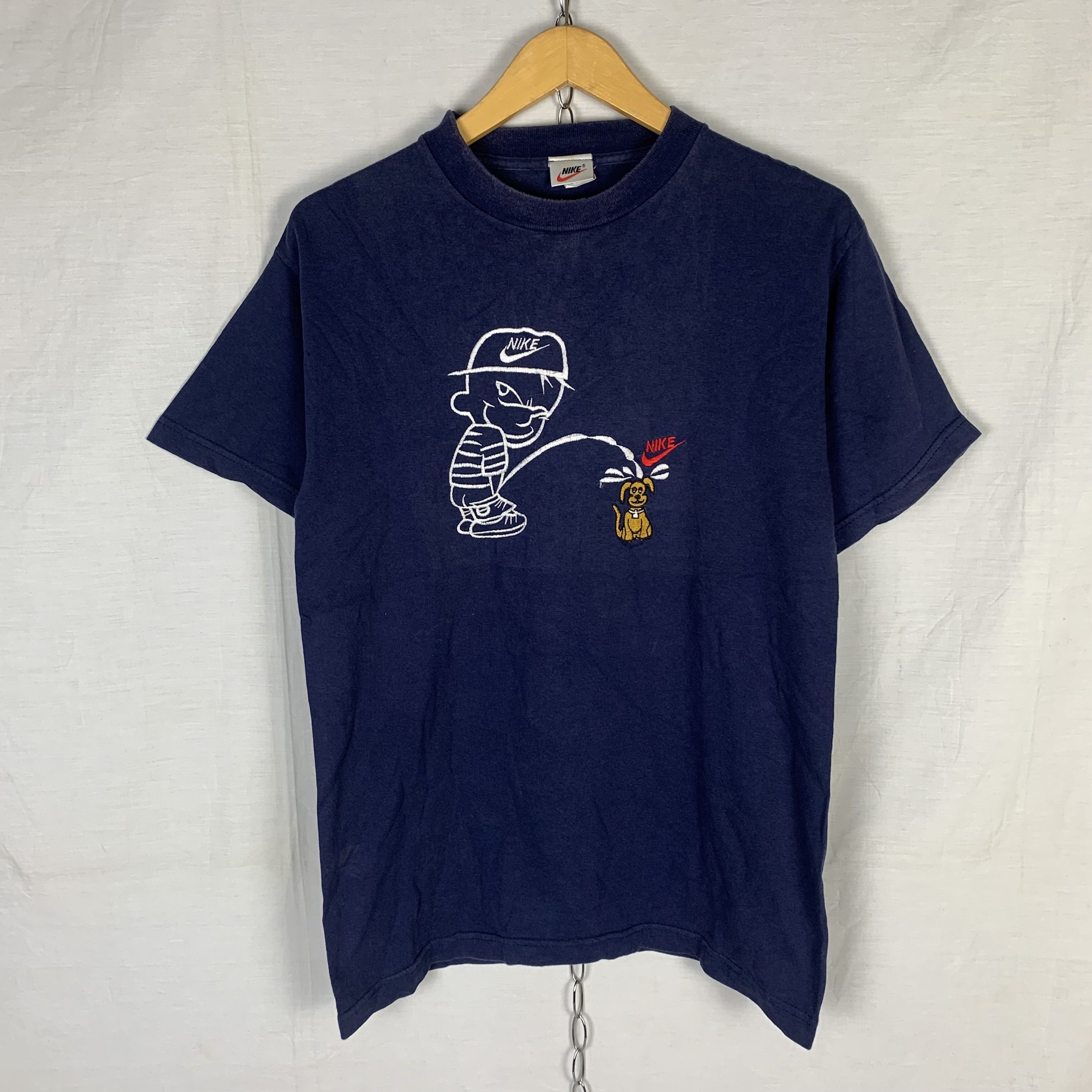Nike Vintage Nike Calvin Peeing Tshirt Size US M / EU 48-50 / 2 - 1 Thumbnail