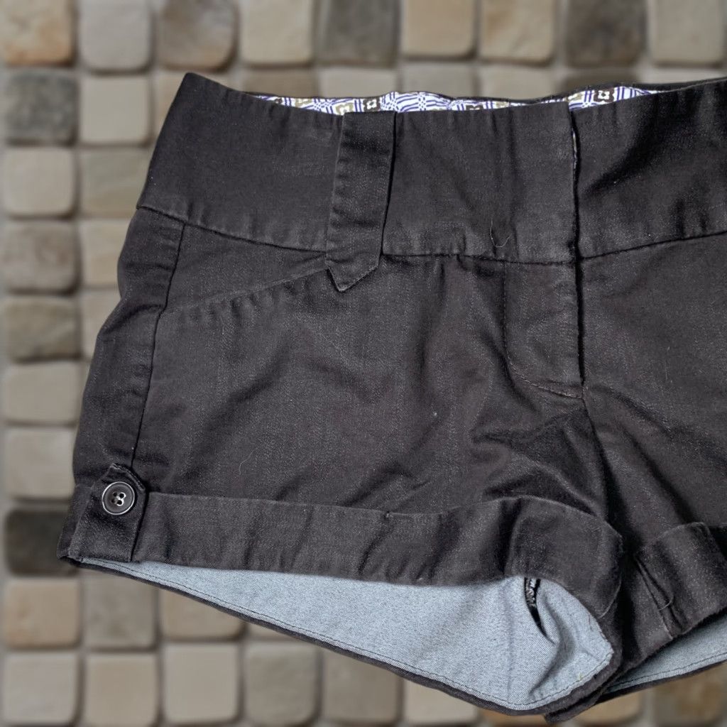 Vintage Charlotte Russe Womens Shorts Dark Brown Size 7 Flap Pockets Cuffed Waist 30 Shorts Size 28" / US 6 / IT 42 - 1 Thumbnail
