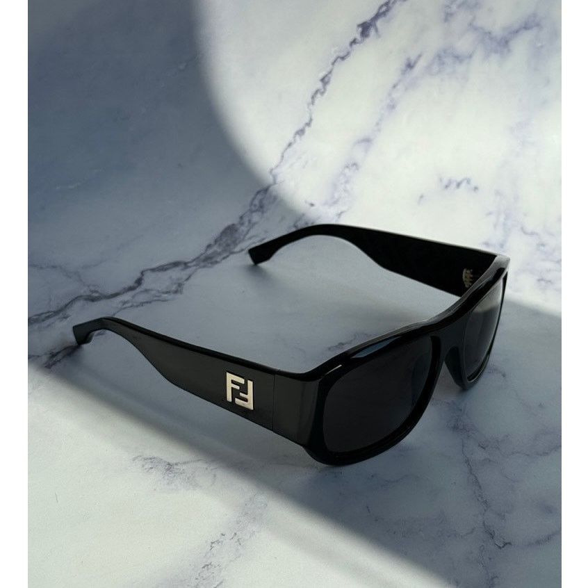 Fendi NEW Fendi FE40117I Black Wrap Shield Sunglasses Size ONE SIZE - 4 Thumbnail