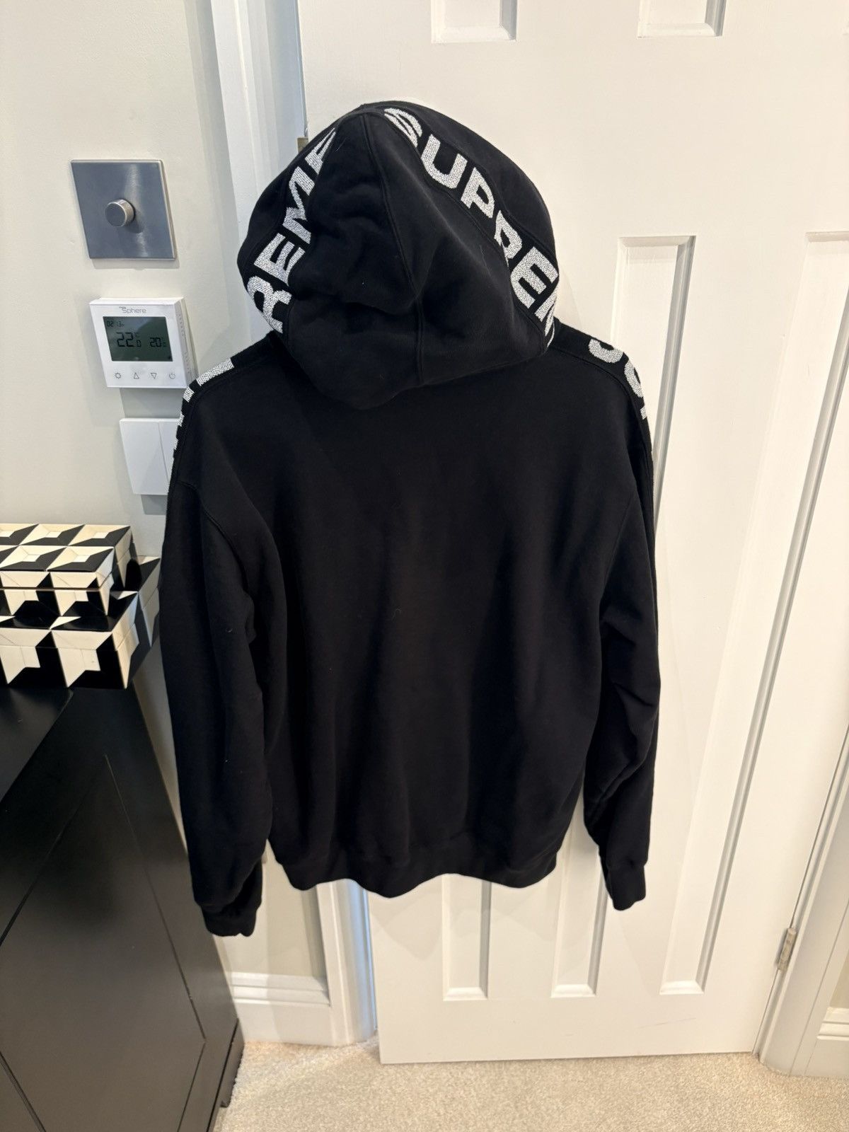 Supreme Supreme hoodie in black. Size US M / EU 48-50 / 2 - 2 Thumbnail