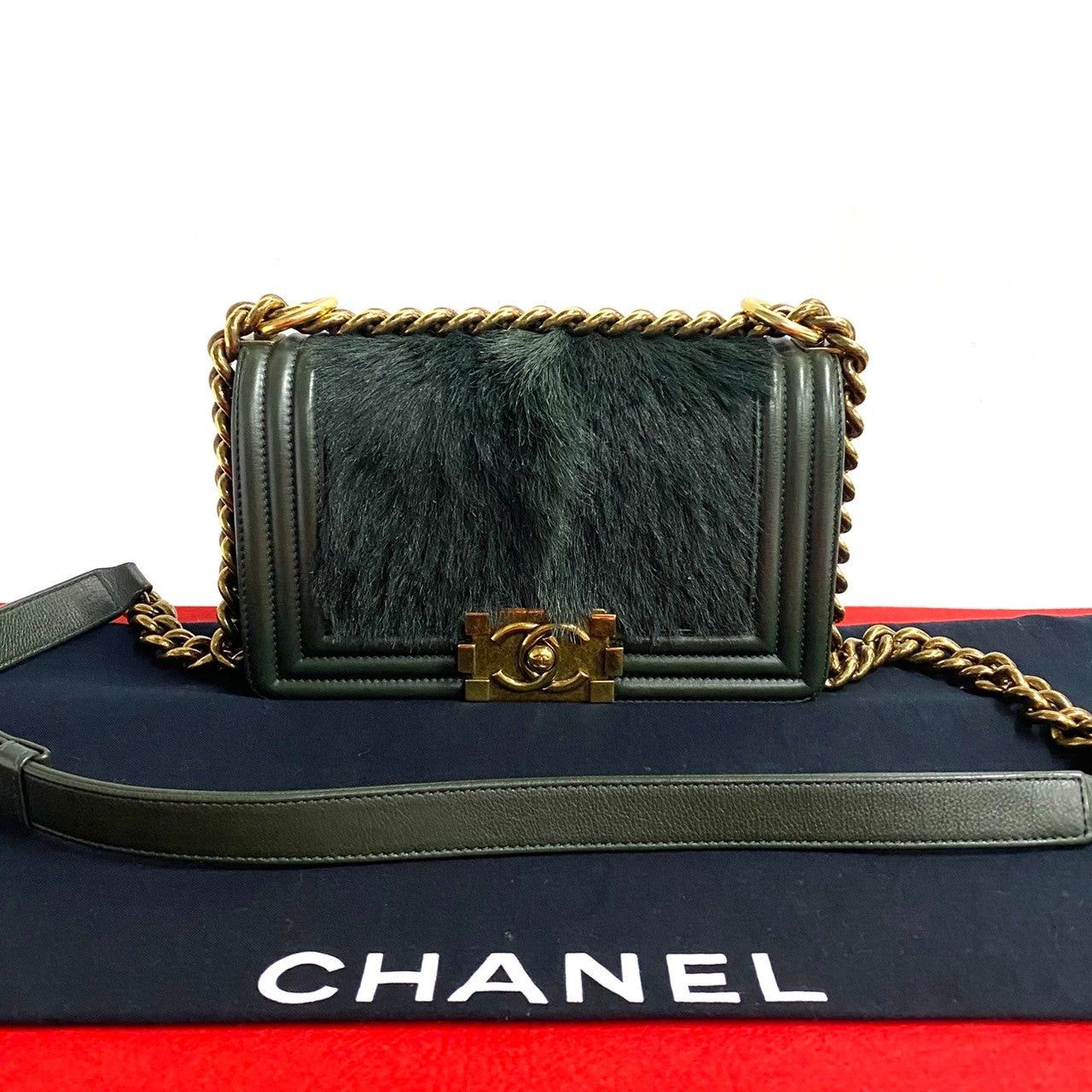 Chanel Chanel Shoulder Bag Green Fur Size ONE SIZE - 1 Thumbnail