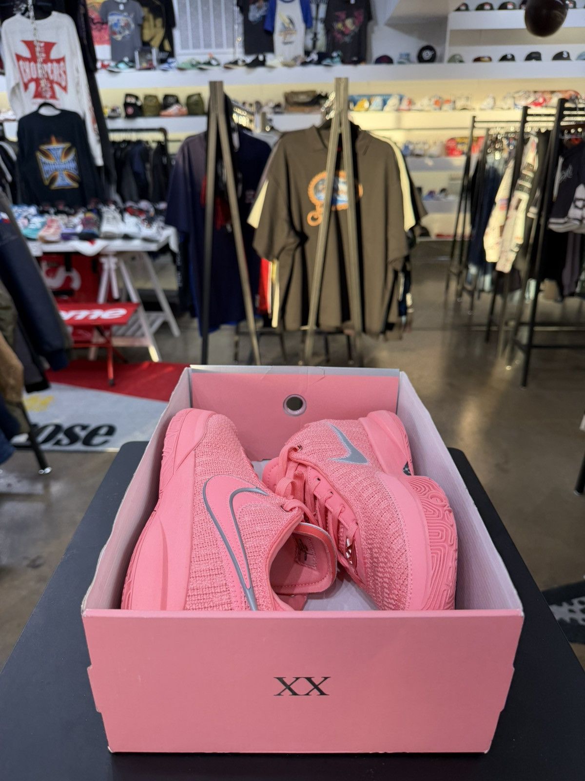 Nike Nike Lebron 20 Pink Diamond Size 8 (2025) Size US 8 / EU 41 - 15 Thumbnail