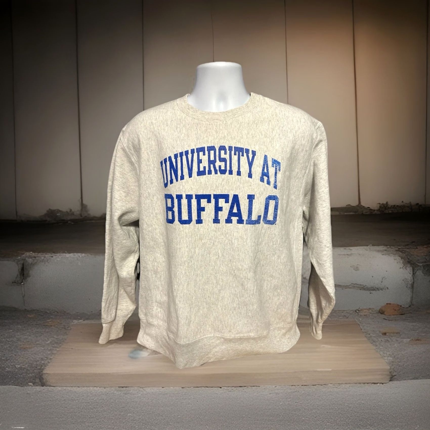 Champion VTG Champion University At Buffalo Reverse Weave Sweatshirt Men L Light Gray Pullover Crew Neck Long Sleeve Logo Corded Knit All Seasons Regular Mens) Size US L / EU 52-54 / 3 - 6 Thumbnail