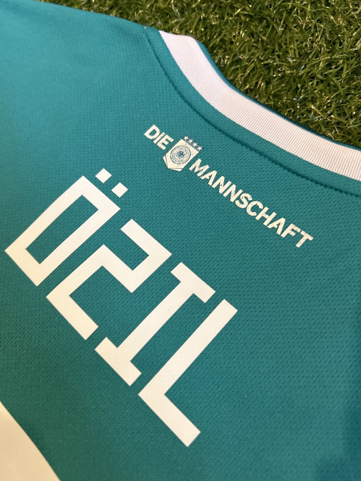 Adidas × Vintage 18/19 Germany Özil Away Shirt Size US L / EU 52-54 / 3 - 12 Thumbnail