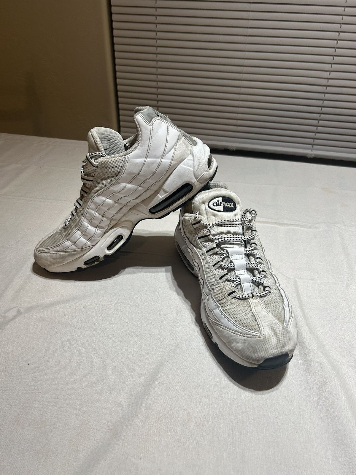 Nike Triple White AirMax 95’s Size US 11 / EU 44 - 6 Thumbnail