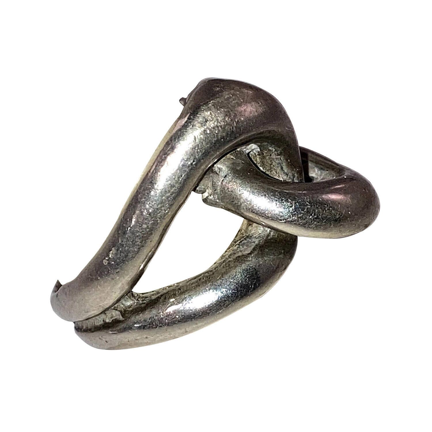 Designer Sterling Silver Interlocking Love Knot Ring Size ONE SIZE - 2 Thumbnail