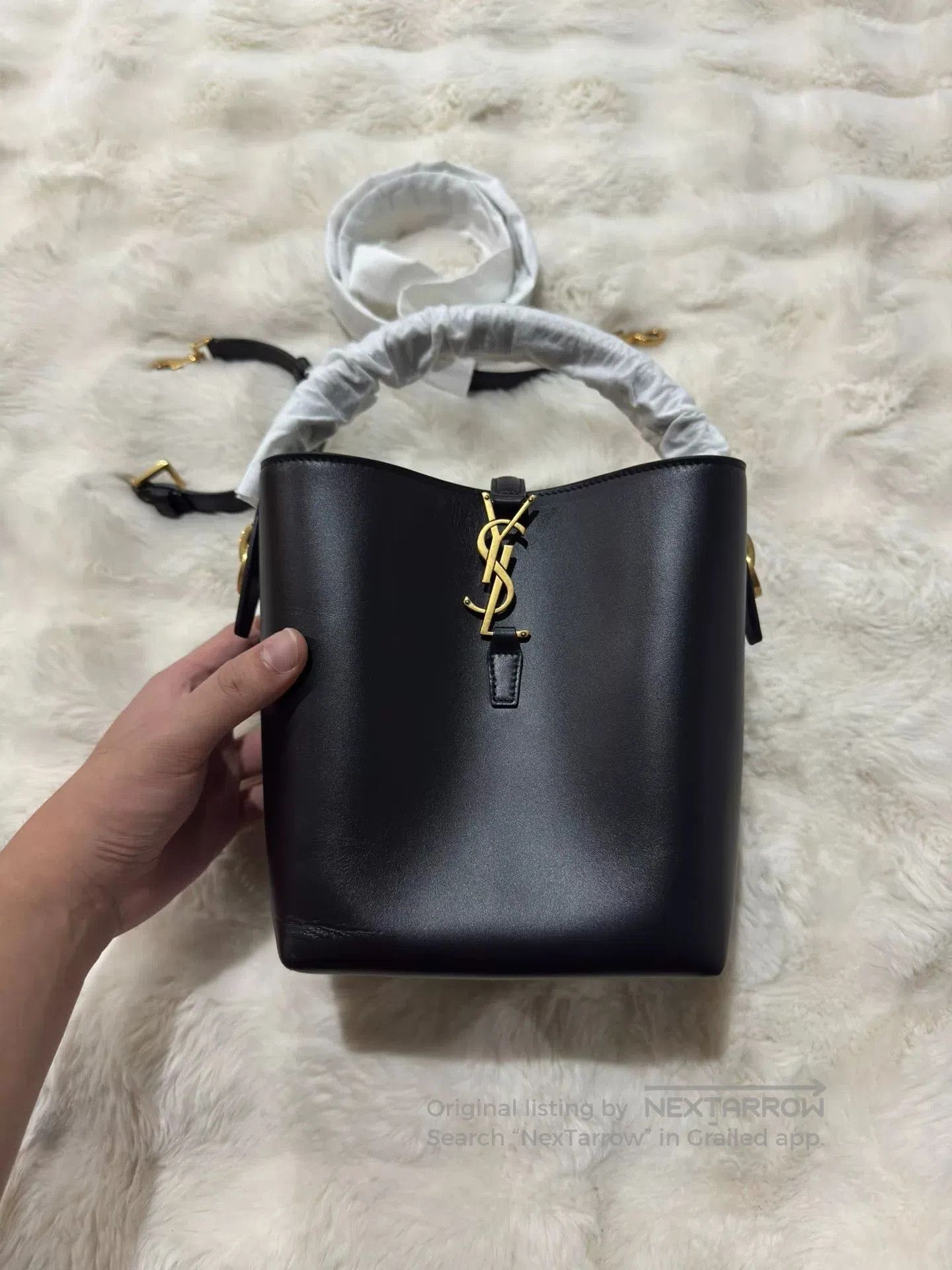 Yves Saint Laurent Saint Laurent Le37 Hobo Bag. Size ONE SIZE - 2 Thumbnail