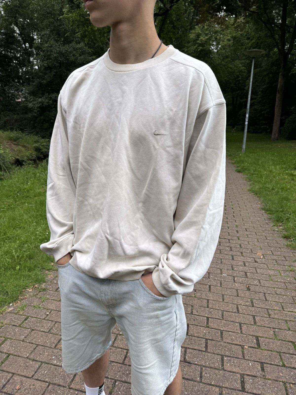 Nike Vintage Nike Embroidered Mini Swoosh Sweatshirt – Cream Size US L / EU 52-54 / 3 - 3 Thumbnail