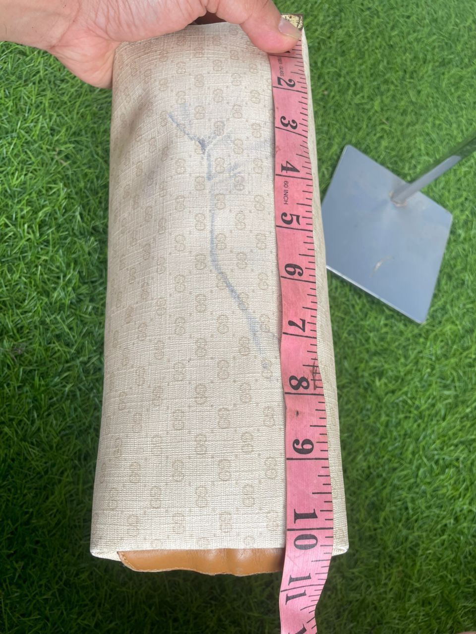 Gucci Authentic Vintage Gucci GG Monogram White Clutch Size ONE SIZE - 17 Thumbnail