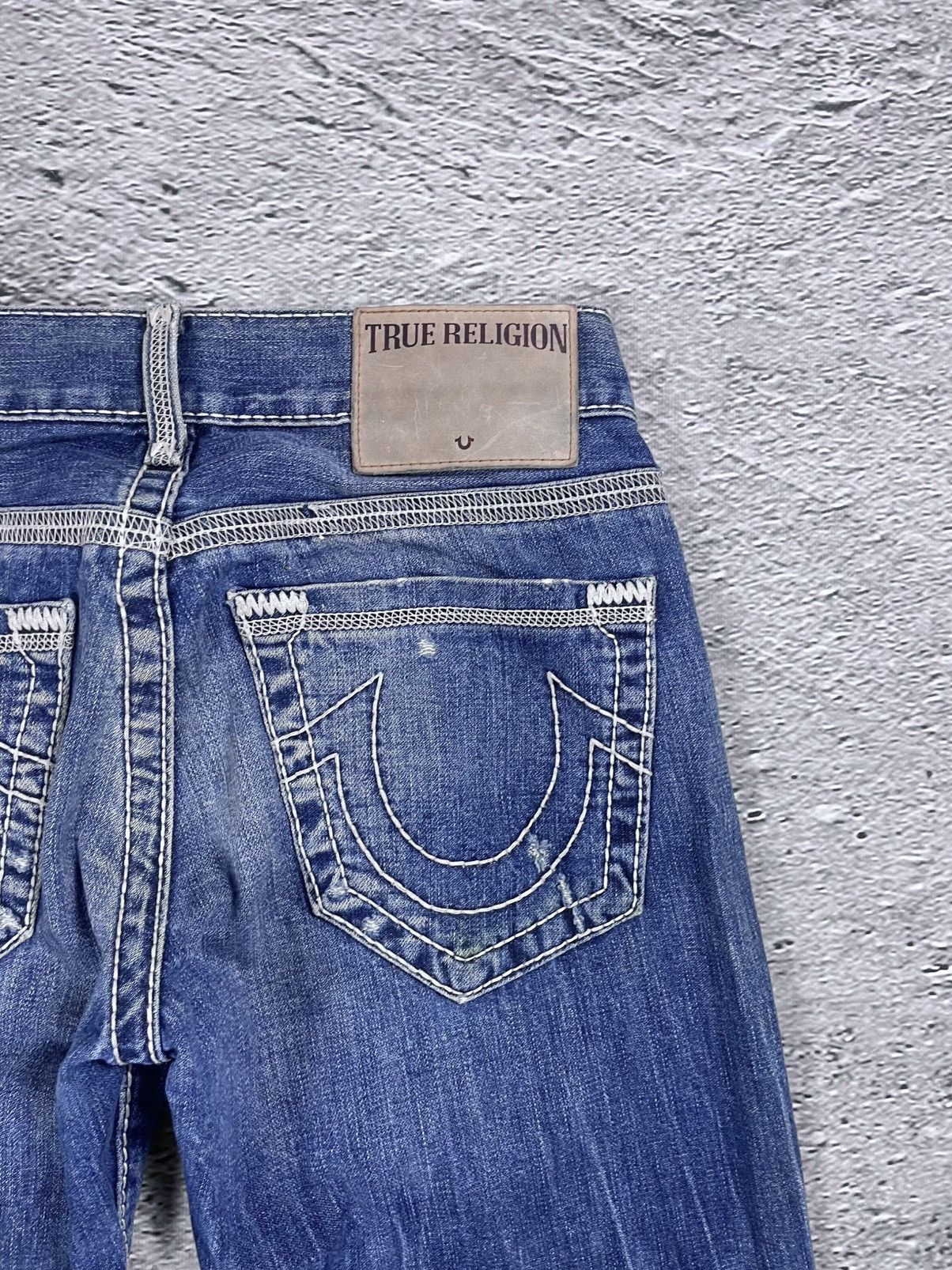True Religion True Religion Geno blue jeans white stitching Size US 28 / EU 44 - 4 Thumbnail
