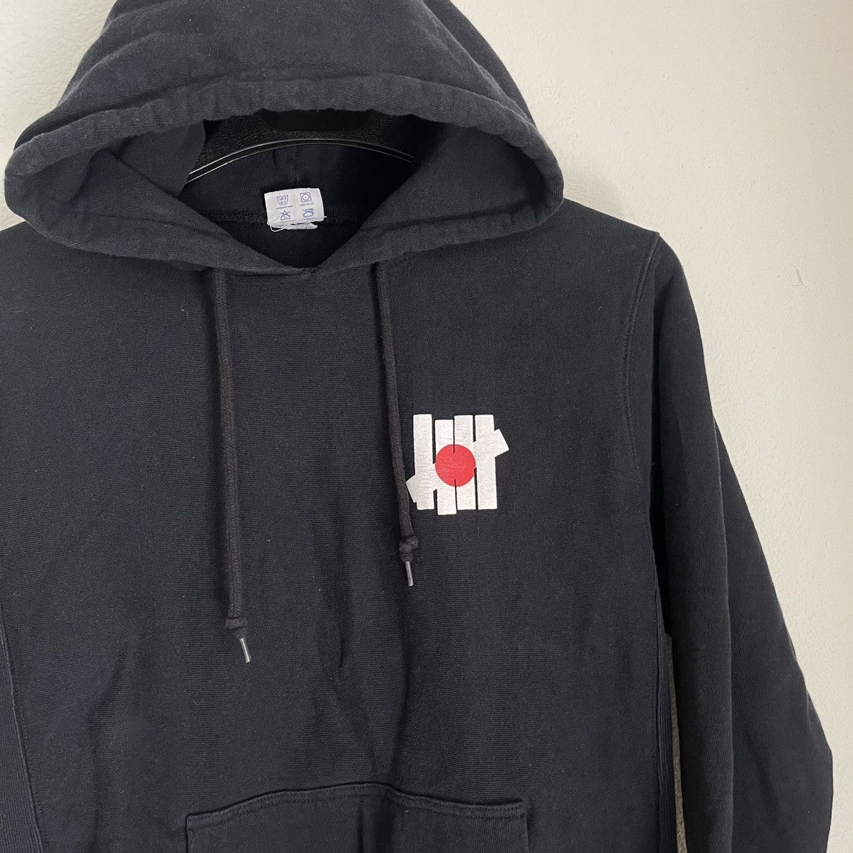 Undefeated Undefeated Japan Flag Exclusive Kangaroo Pocket Hoodie