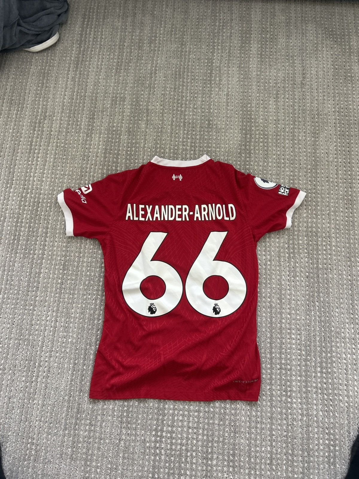 Nike Liverpool 22/23 Home Jersey Size US M / EU 48-50 / 2 - 2 Thumbnail