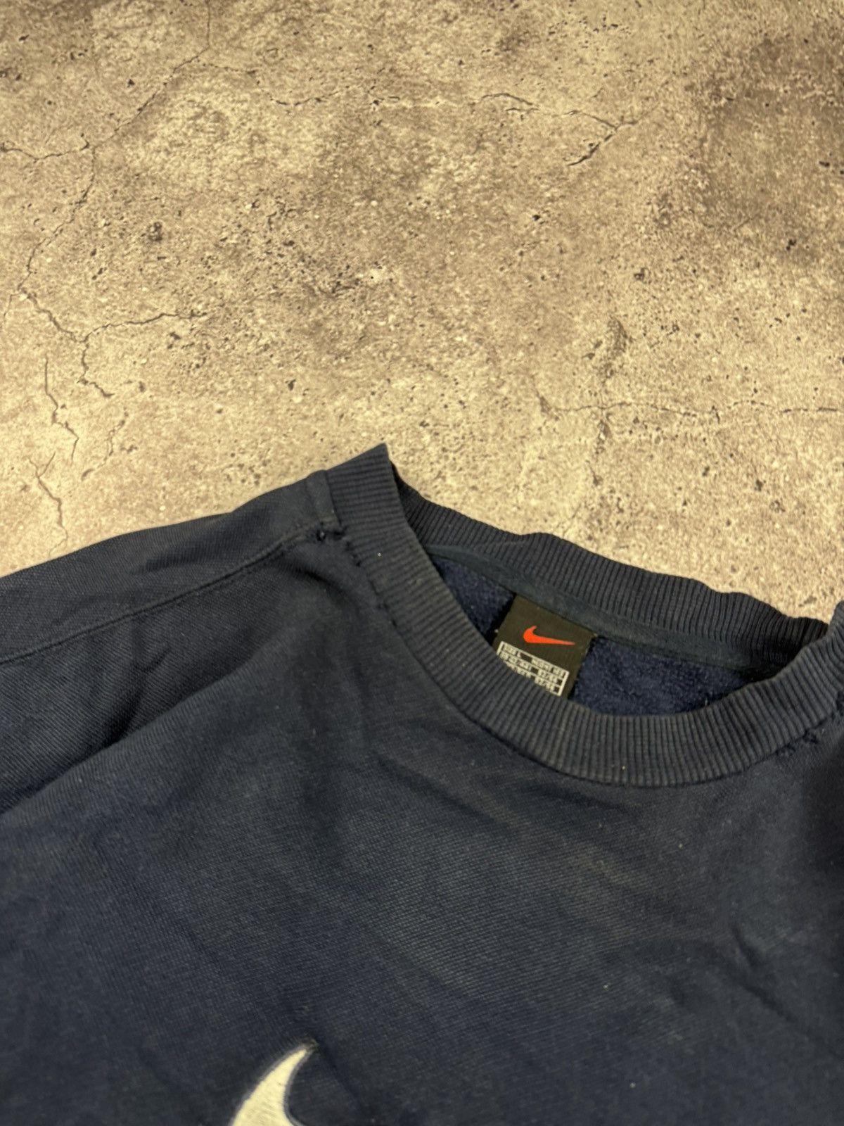 Nike 90s Nike Crew Sweatshirt Center Box Logo Swoosh Distressed Size US L / EU 52-54 / 3 - 3 Thumbnail