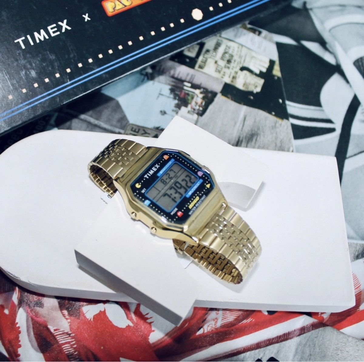 Timex TIMEX T80 x PAC-MAN™ 34mm Stainless Steel Bracelet Watch Size ONE SIZE - 4 Thumbnail