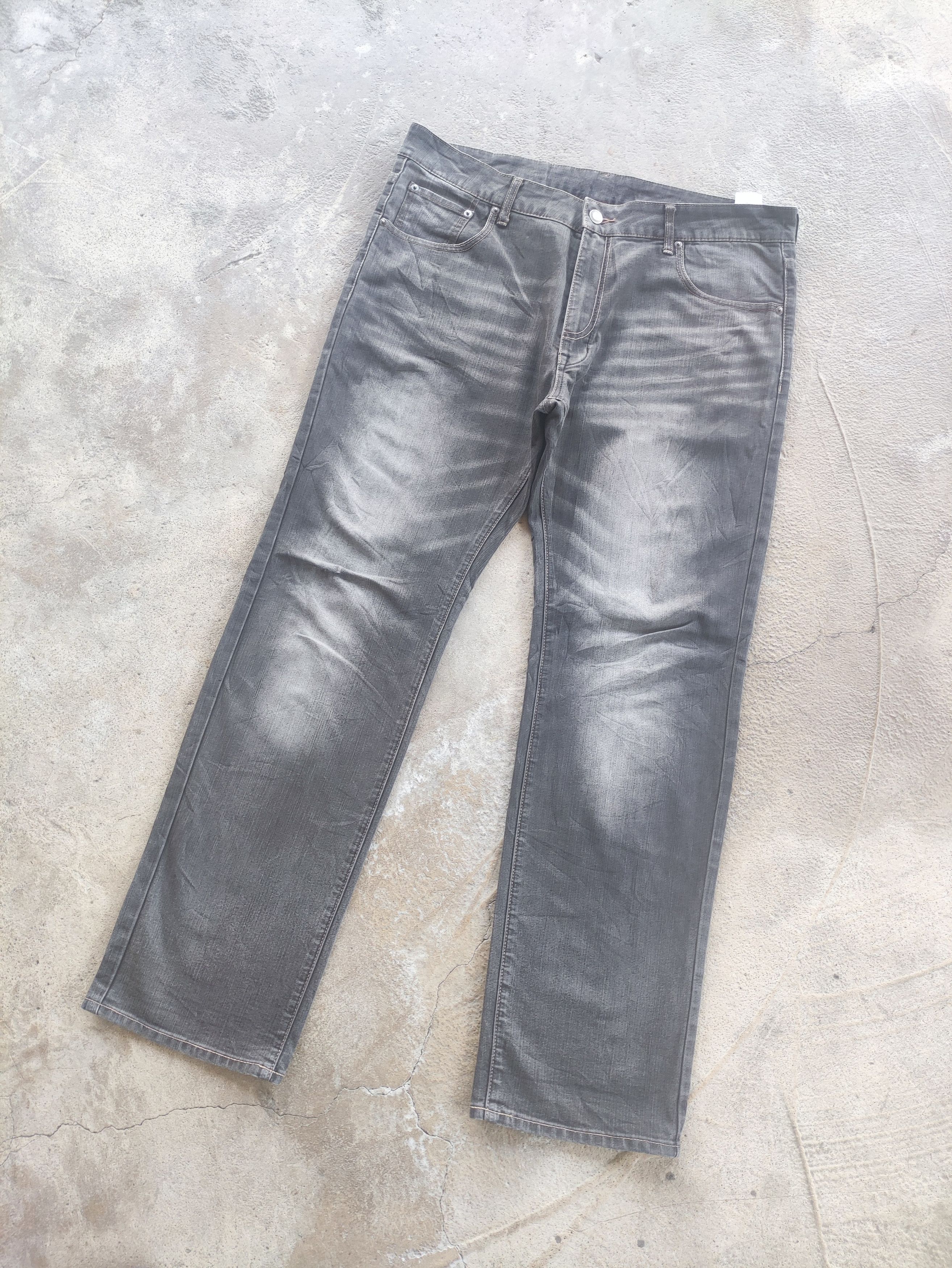 Japanese Brand Vintage Japanese Distress Faded Denim Pants Size US 38 / EU 54 - 2 Thumbnail