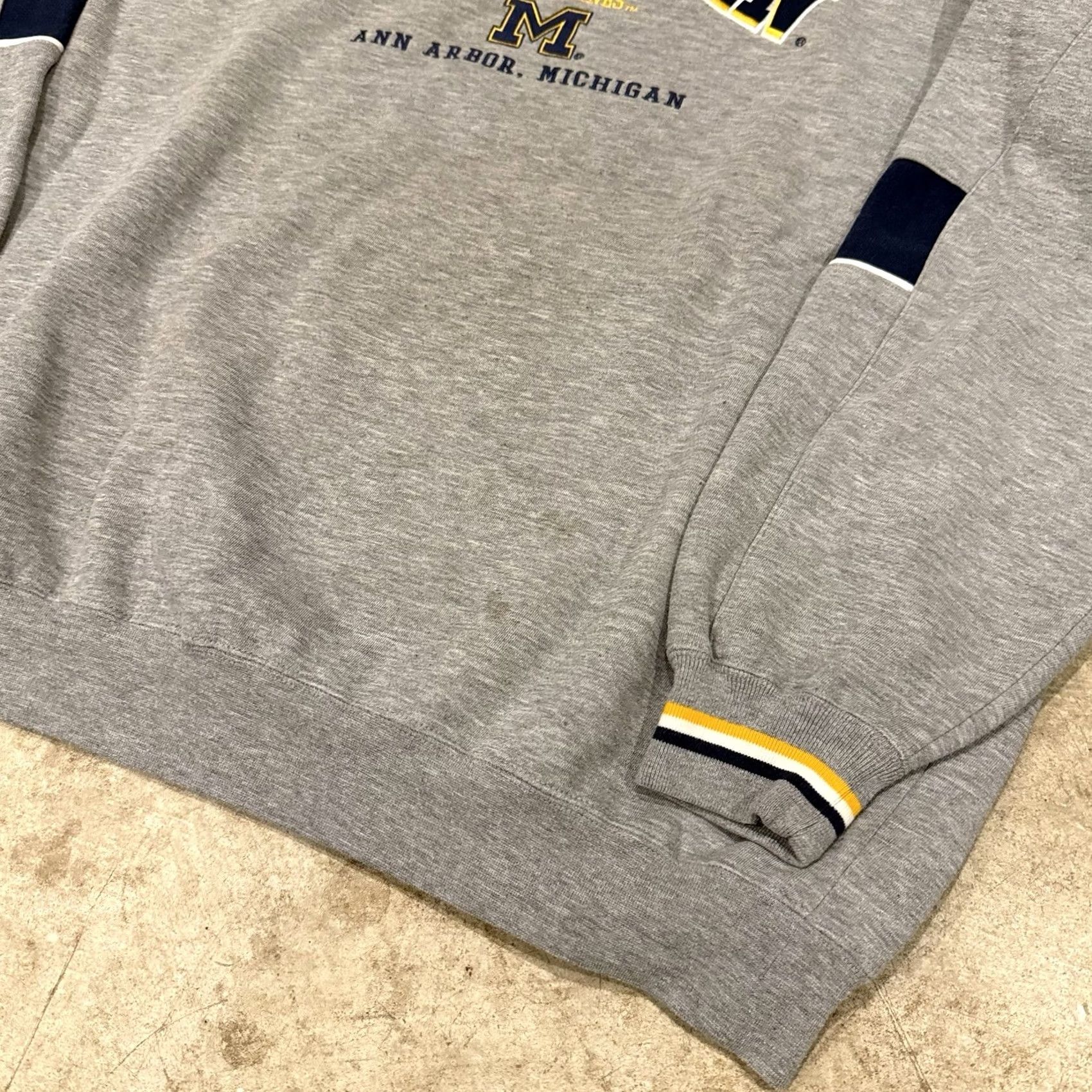 Lee VINTAGE University of Michigan Wolverines Lee Sport Crewneck Sweatshirt 2XL Gray Cotton Blend Embroidered Logo Mens Sweatshirt 90s College Sports Size US XXL / EU 58 / 5 - 5 Thumbnail